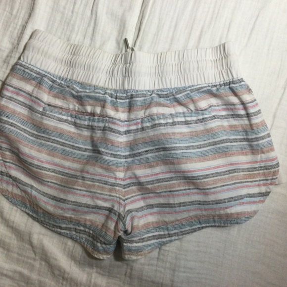 2 for 1 price. Linen Athleta shorts and Gap T-shirt - Picture 9 of 10